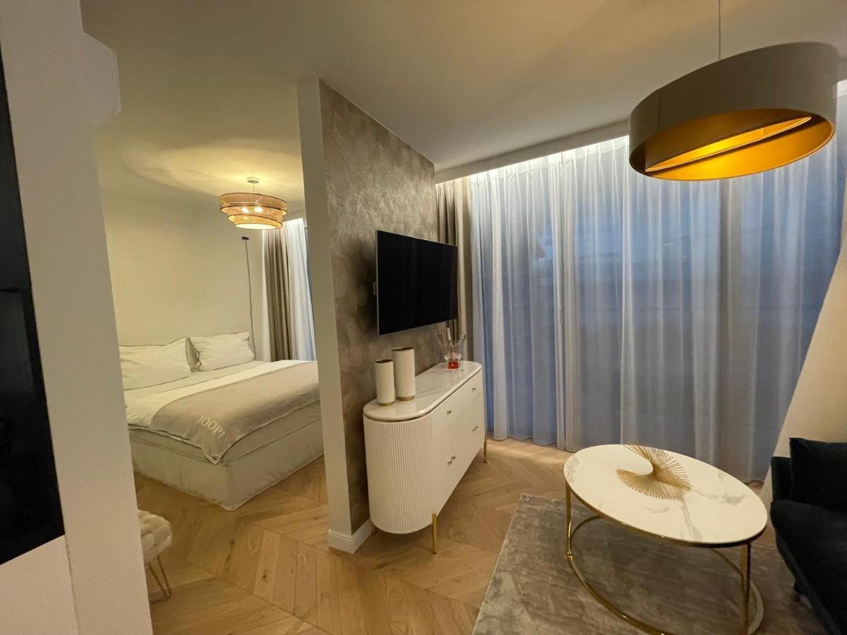 Wave Apartment Tyballtic 7Th Floor With Two Bedrooms And Sea View! 미엥지즈드로예 외부 사진